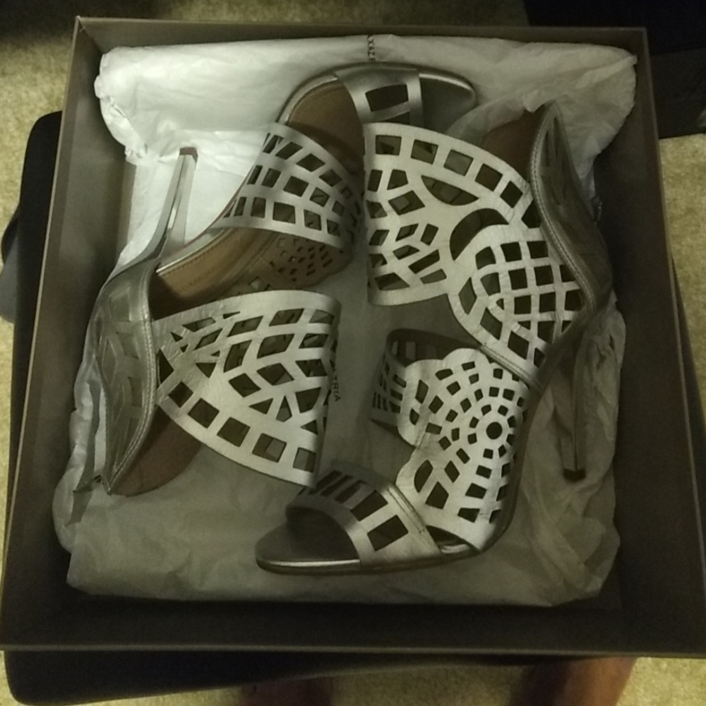 Bcbg maven size 8.5